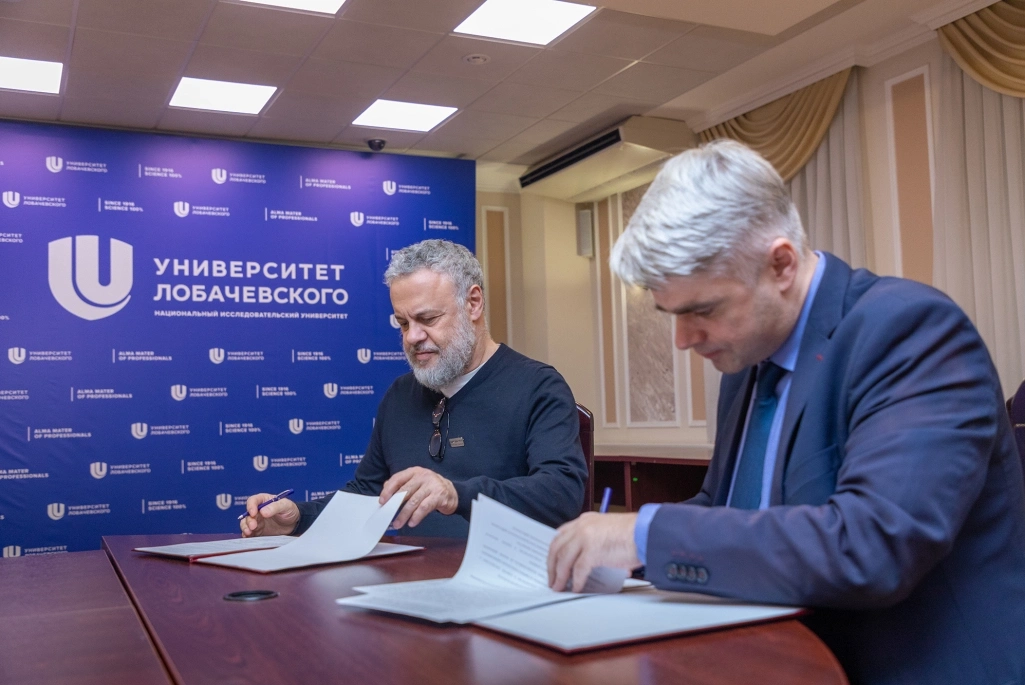 Подписание соглашения откроет новые возможности для педагогов и обучающихся Школы (фото пресс-службы ННГУ)
