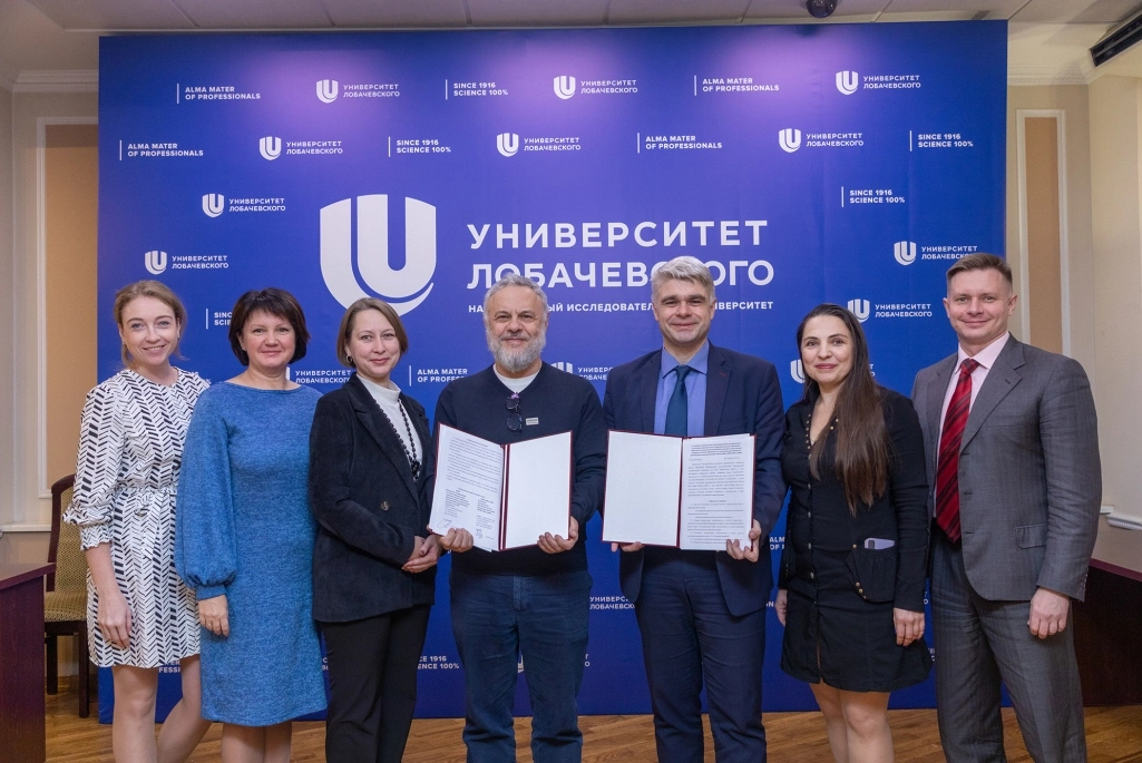 Школа 800 подписала соглашение о сотрудничестве с Университетом Лобачевского