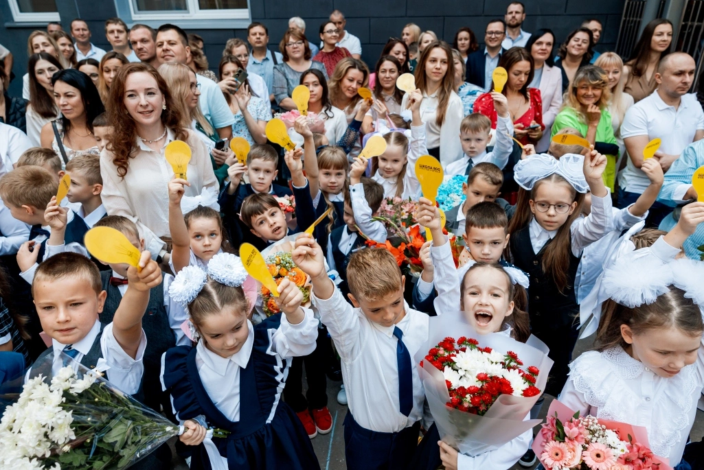 Яркий старт: День знаний торжественно отметили во всех корпусах Школы 800