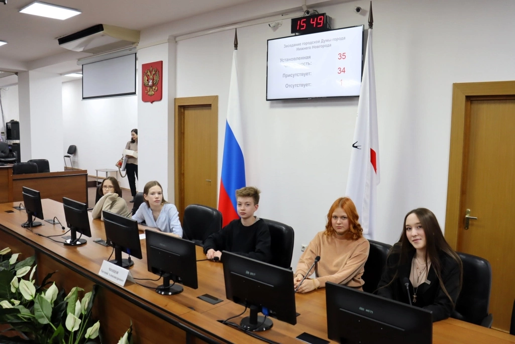 Ученики Школы 800 попробовали себя в роди депутатов Городской Думы Нижнего Новгорода